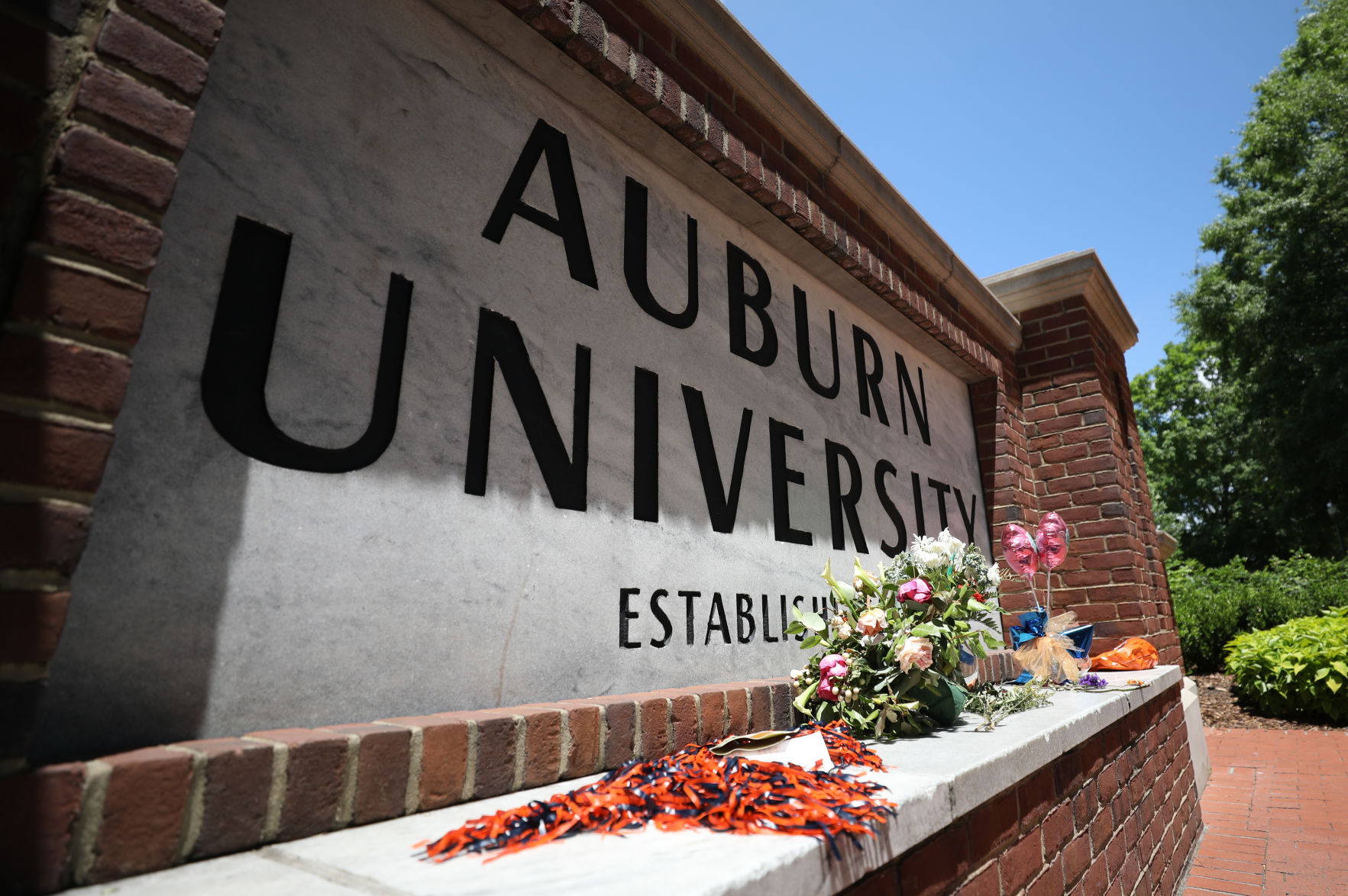 A community remembers Rod and Paula Bramblett at their memorial service